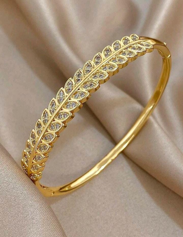 Gold-Plated Leaf Design Crystal Bangle Bracelet – Elegant Hinged Cuff for Women.