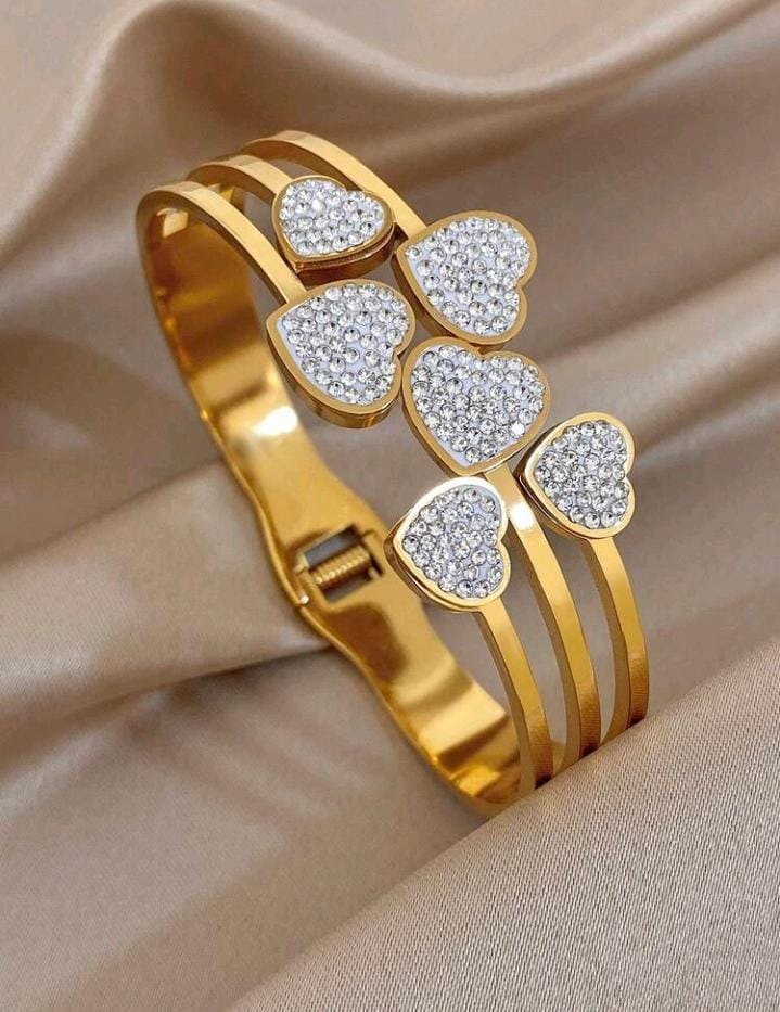 Gold-Plated Heart Charm Bracelet with Crystal Stones – Elegant Hinged Bangle for Women.